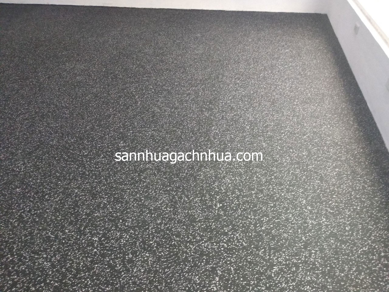 Công trình sàn cao su đen chấm trắng tại tỉnh Bình Dương